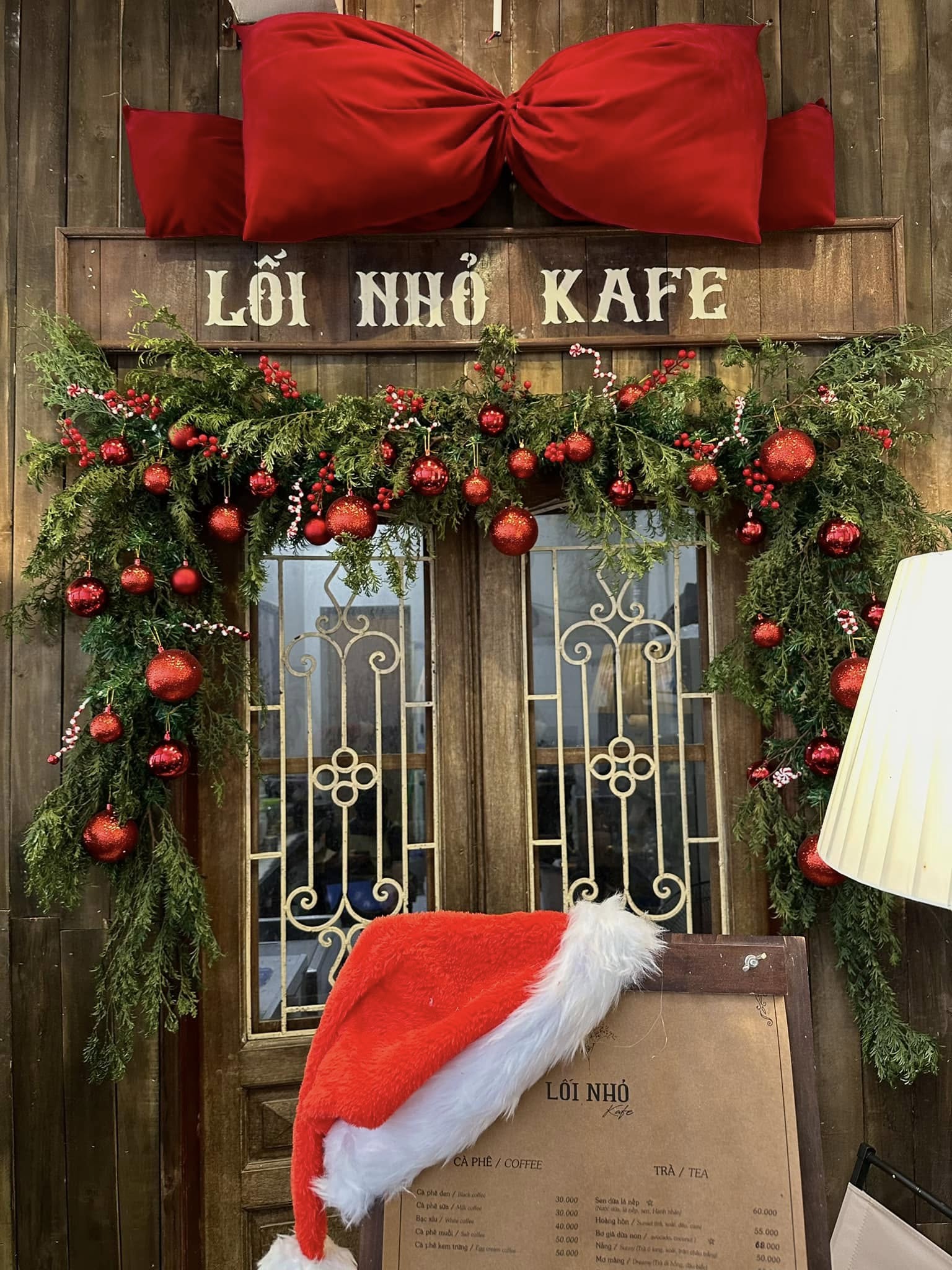 10 quán cafe trang trí Noel đẹp Hà Nội tha hồ check-in