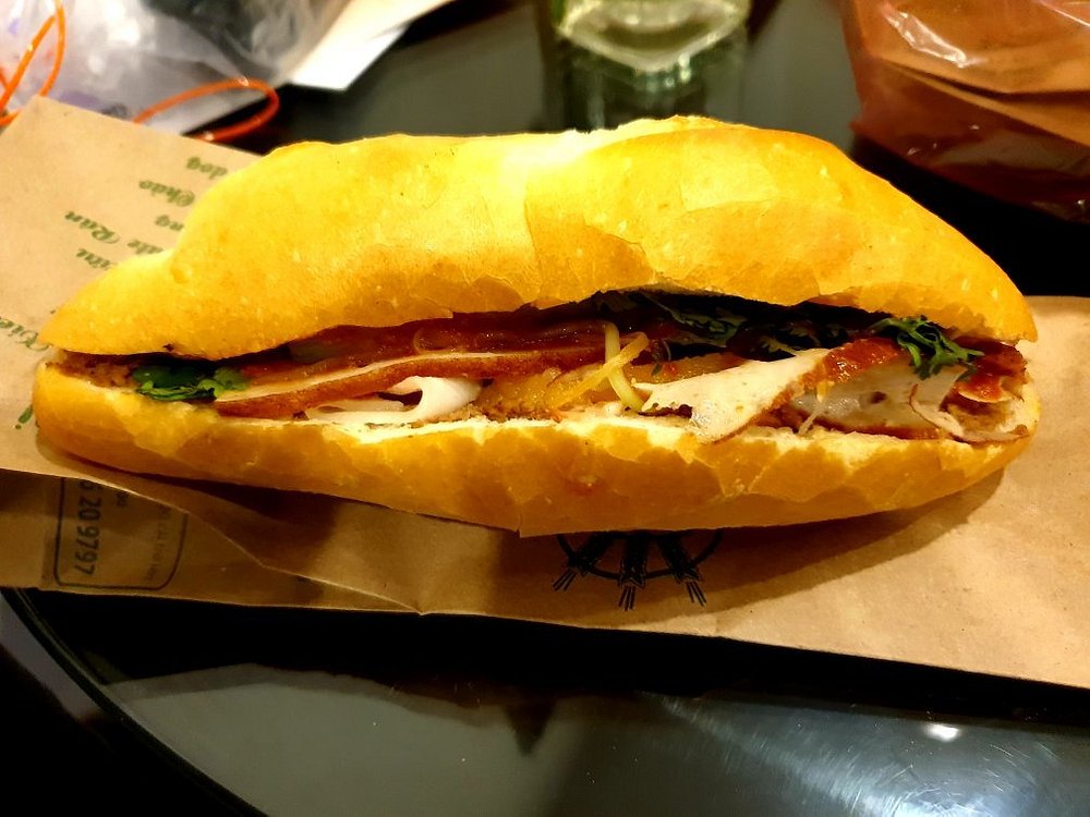 Top 10 quán bánh mì Hà Nội ngon nức tiếng