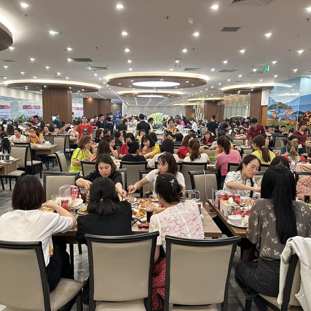 Review Buffet Poseidon Royal City: Không gian, menu, bảng giá