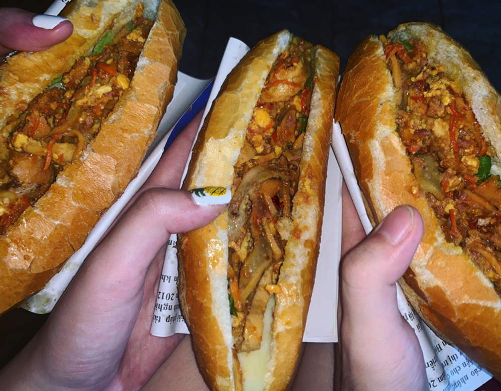 Top 10 quán bánh mì Hà Nội ngon nức tiếng