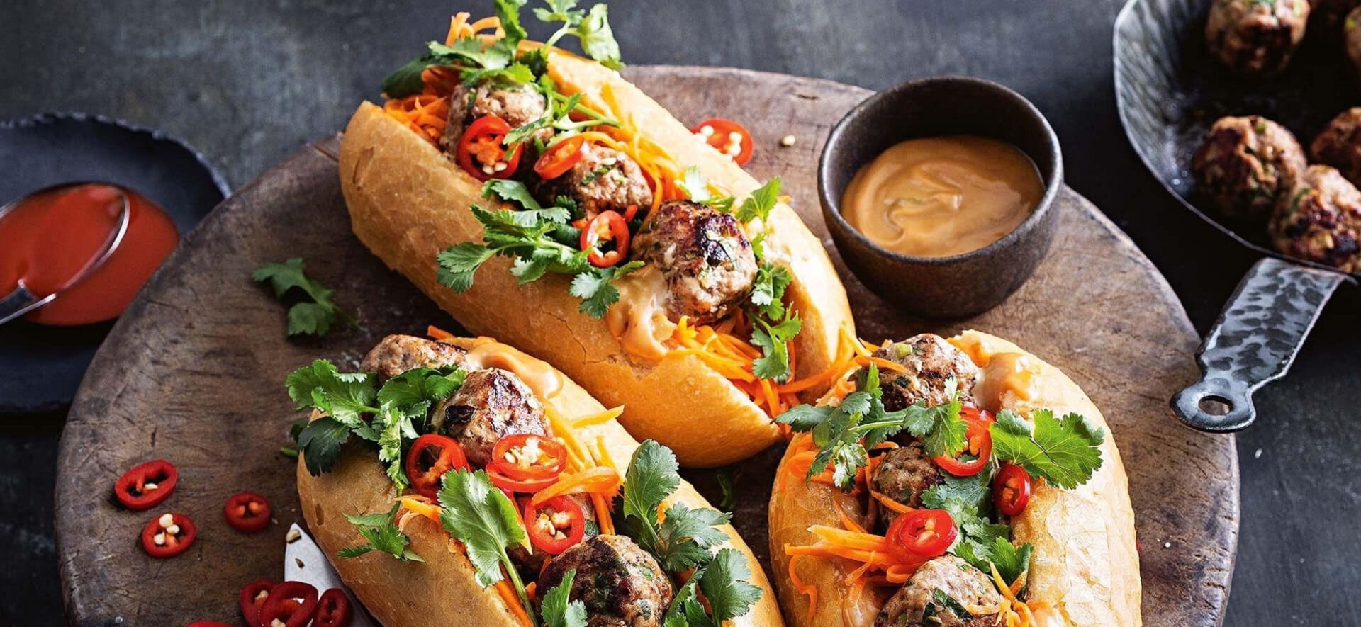 Top 10 quán bánh mì Hà Nội ngon nức tiếng