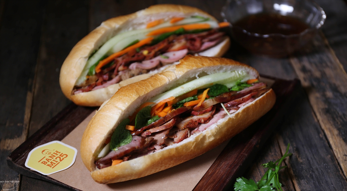 Top 10 quán bánh mì Hà Nội ngon nức tiếng