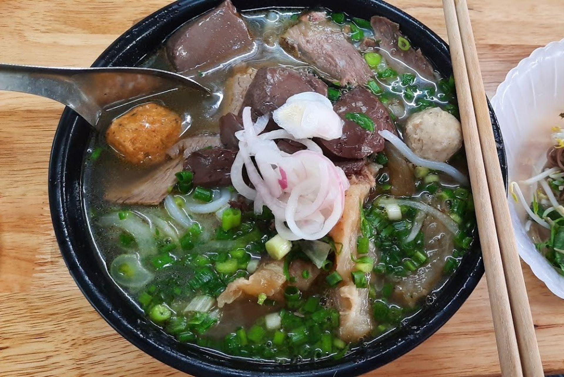 Top 10 quán bún bò Huế Cầu Giấy ngon, nổi tiếng